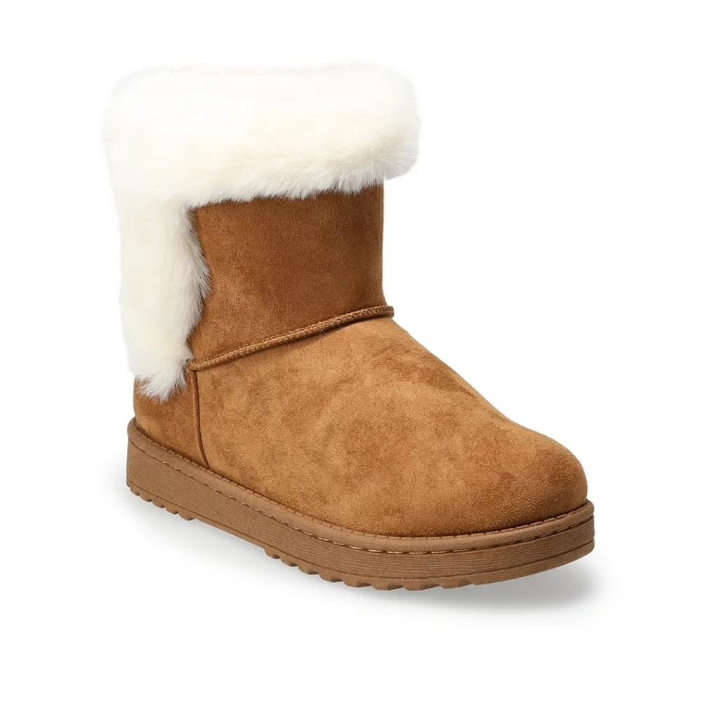 Low Tan Boots with White Fur Trim
